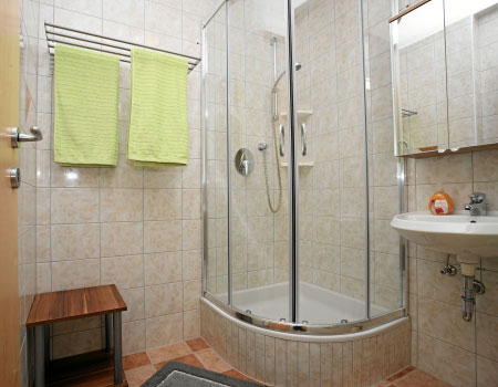 ferienwohnung larcher pitztal badezimmer